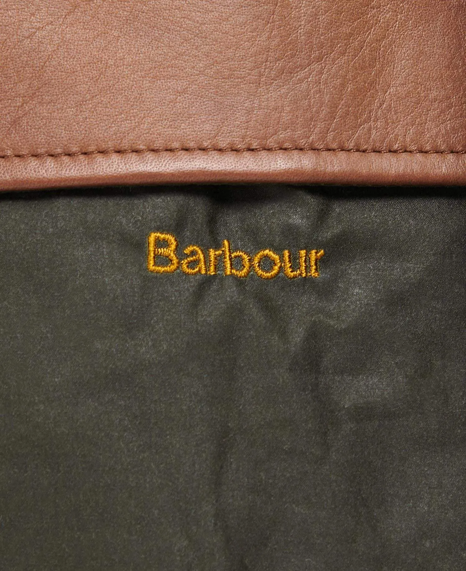 Barbour Vaxjakki - Dömu - Bearden Wax - Archive Olive/Ancient