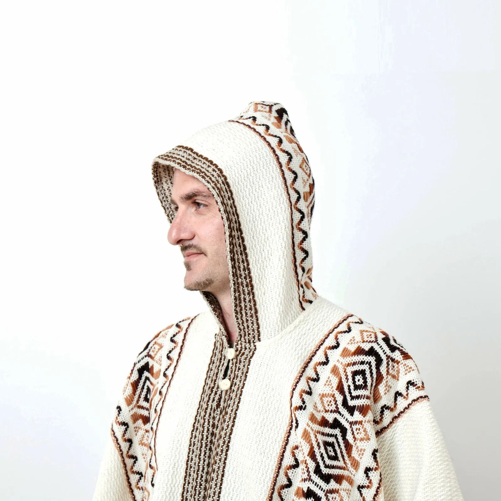 Guanabana - Llama Wool Unisex South American Handwoven Hooded Poncho - white with diamonds pattern