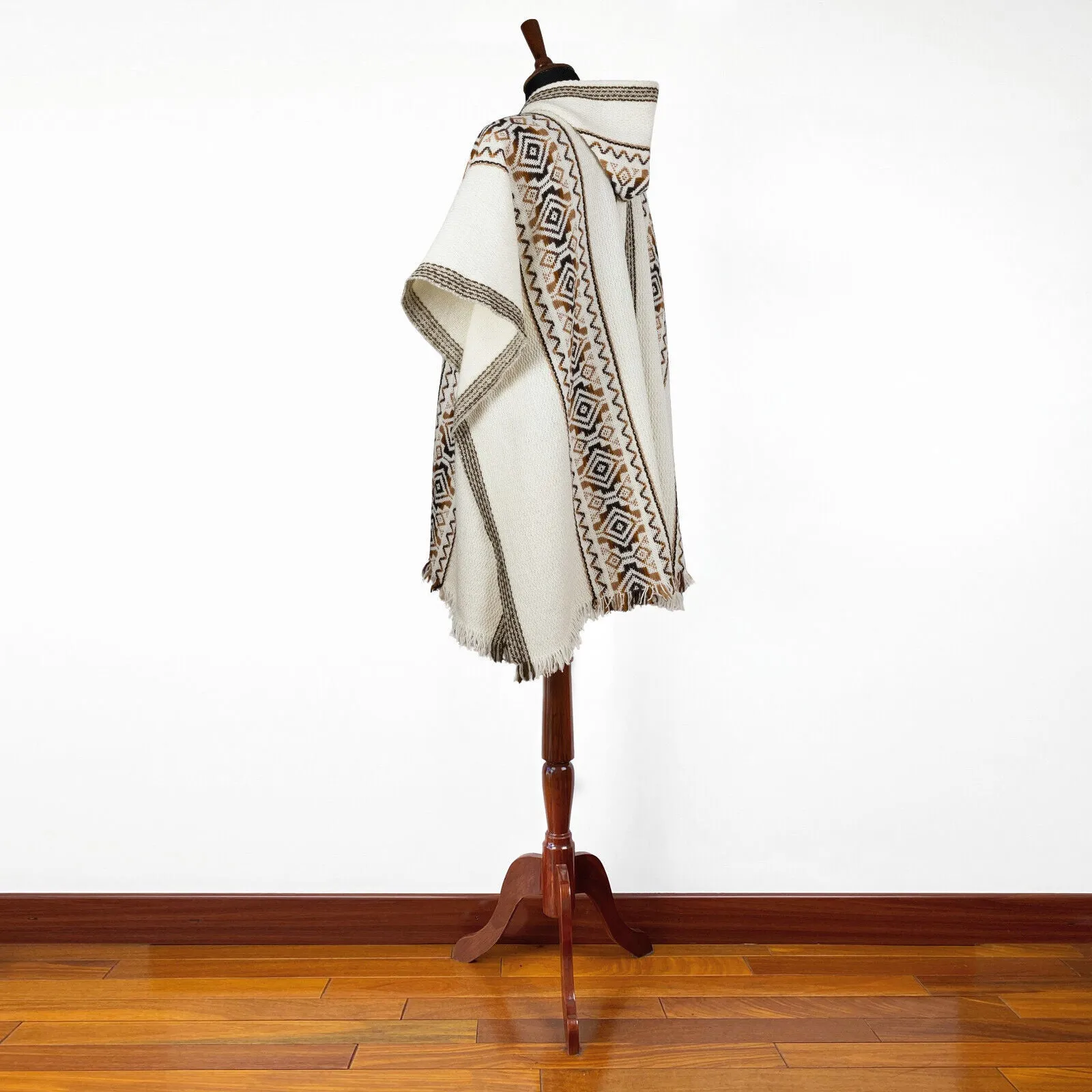 Guanabana - Llama Wool Unisex South American Handwoven Hooded Poncho - white with diamonds pattern