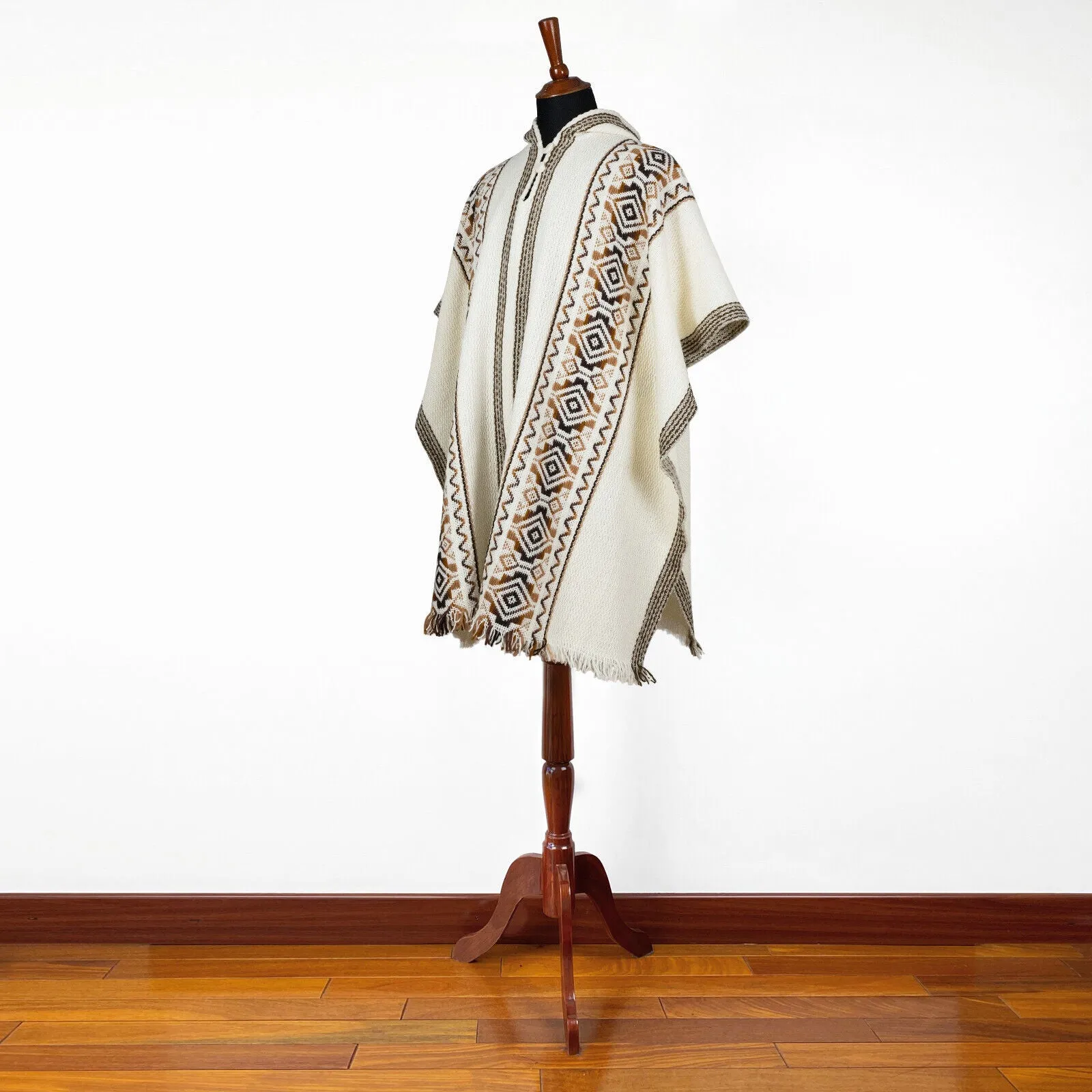 Guanabana - Llama Wool Unisex South American Handwoven Hooded Poncho - white with diamonds pattern