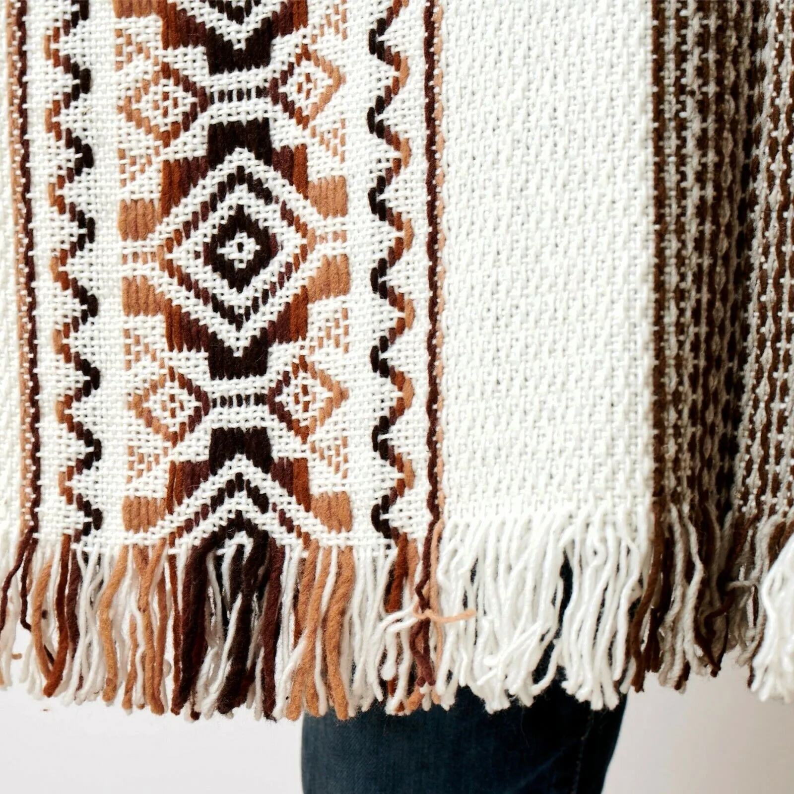 Guanabana - Llama Wool Unisex South American Handwoven Hooded Poncho - white with diamonds pattern