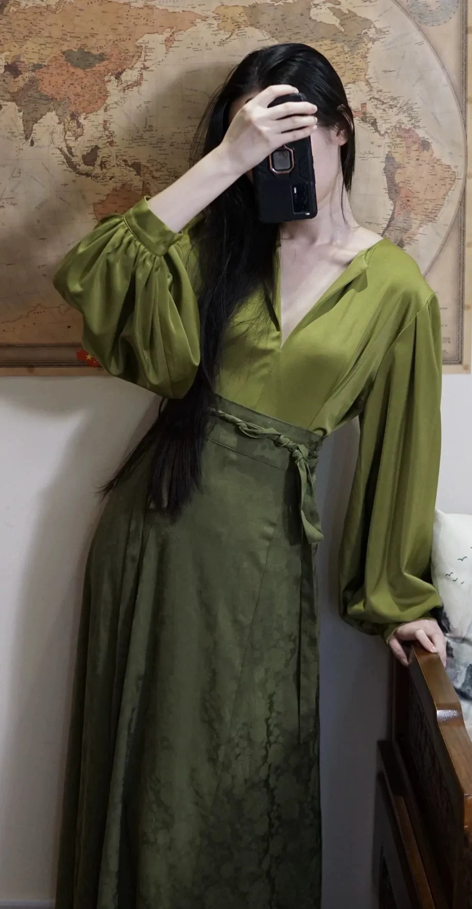 Holding the Moon 上揽月 Olive Green Weijin Tang 10 Panel Poqun Skirt