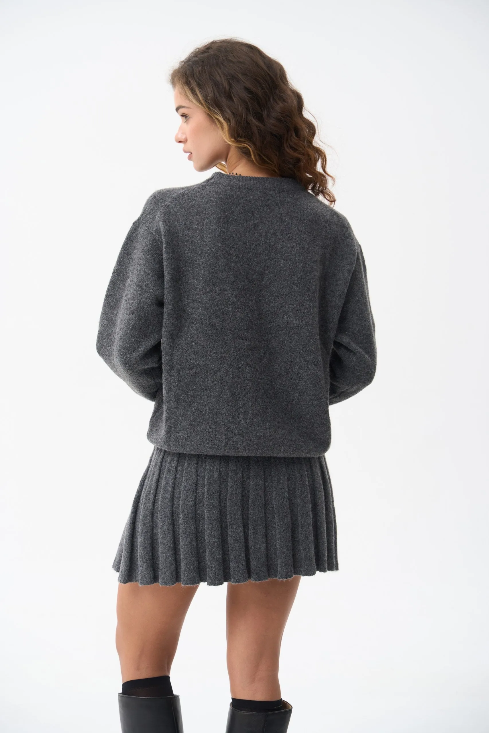 Wool sweater in color grey